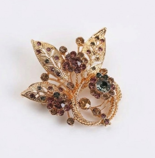 Vintage-Inspired Floral Elegance Brooch – Gold-Tone Crystal Bouquet Pin