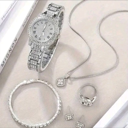 Ladies Quartz Watch With Accessories