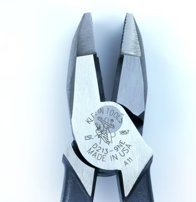 Klein Tools New England Nose 9-in Lineman Cutting Pliers